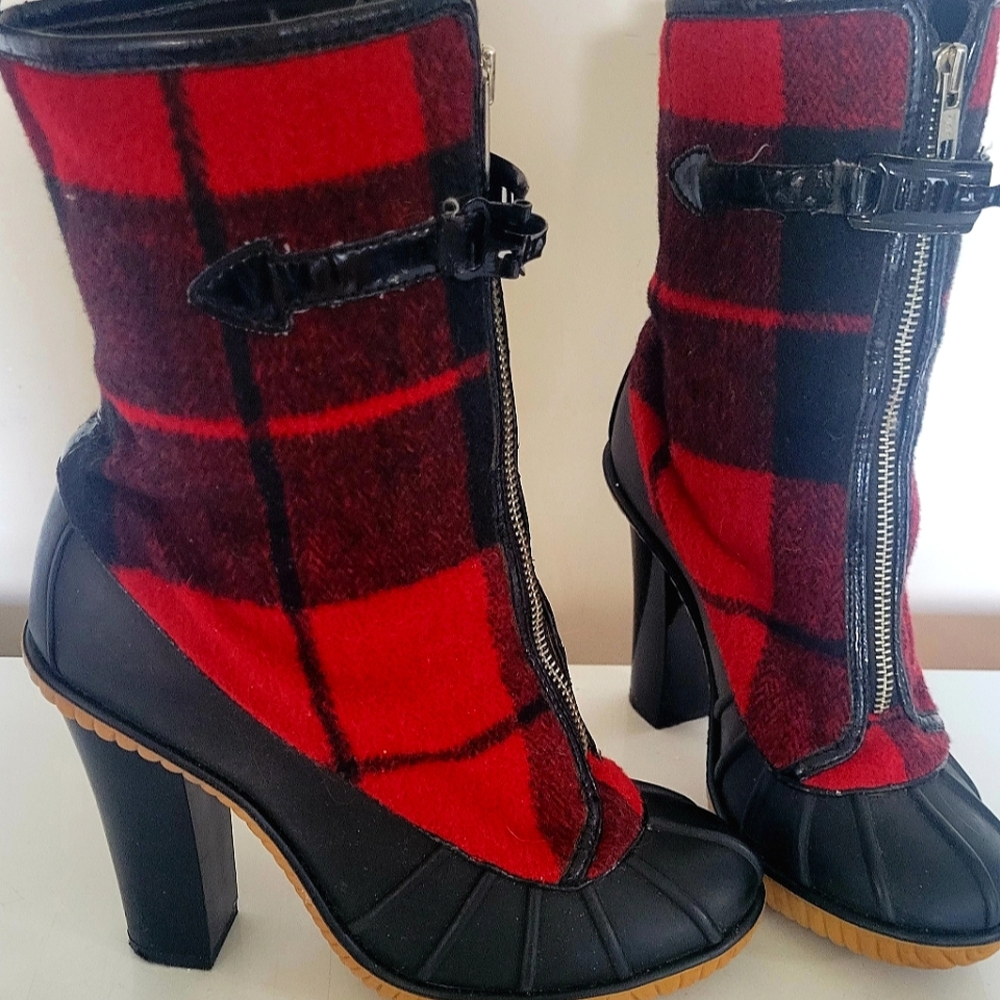 Excellent Condition Michael Kors Plaid Boots SIZE 8 ❤
